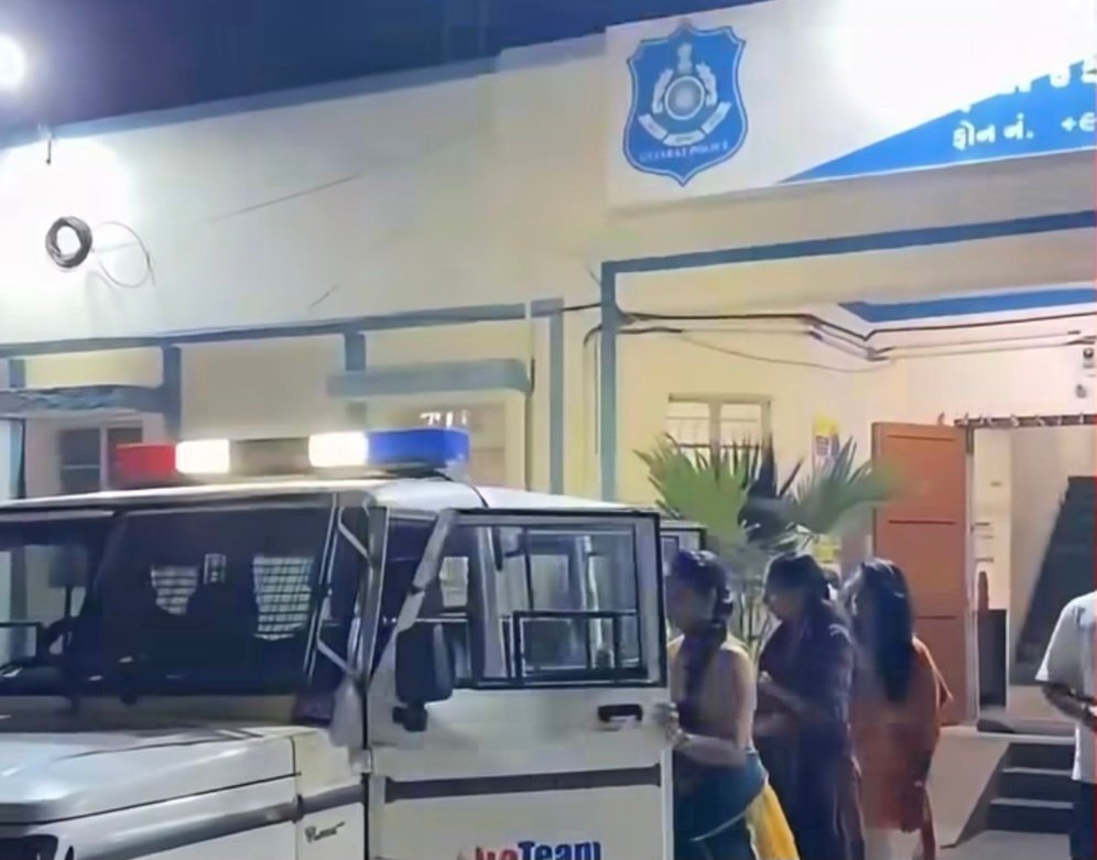 महिला पुलिस 